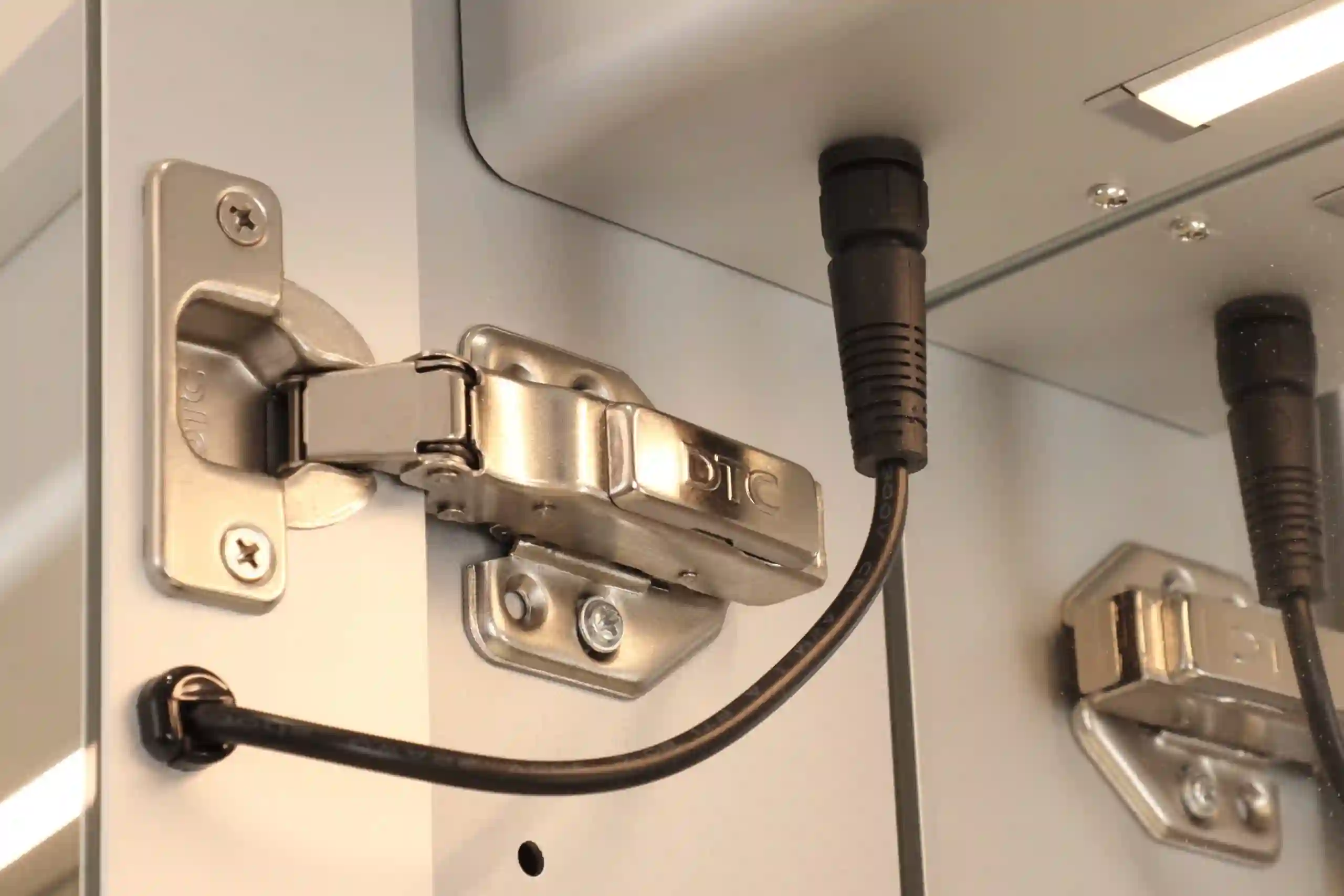 Hinges with soft close