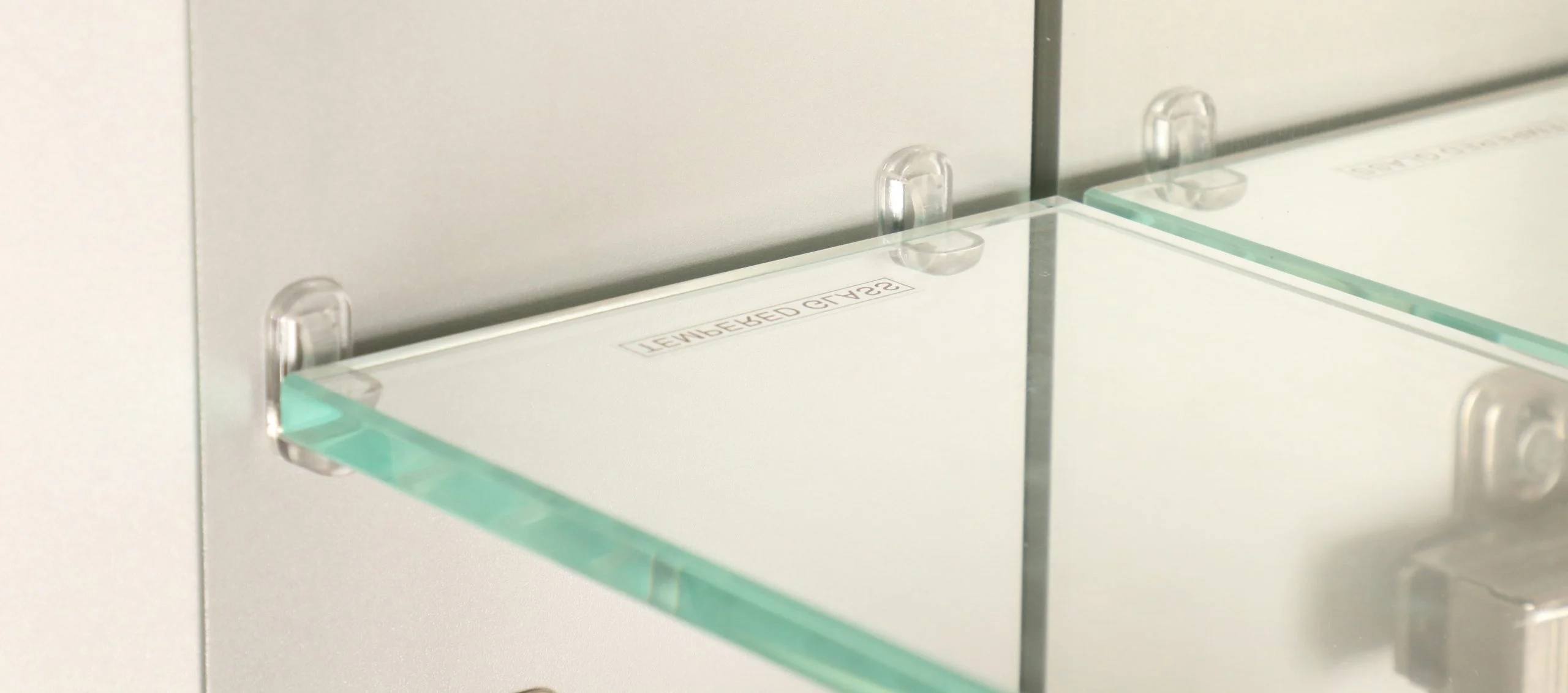 4plasitc-clips-for-adjuestable-tempered-galss-shelf-scaled